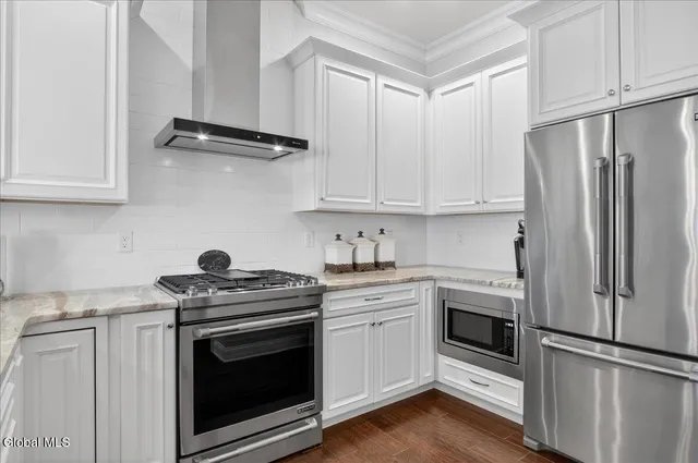 $935,000 | 46 Union Avenue, Unit 205, Saratoga Springs, NY 12866