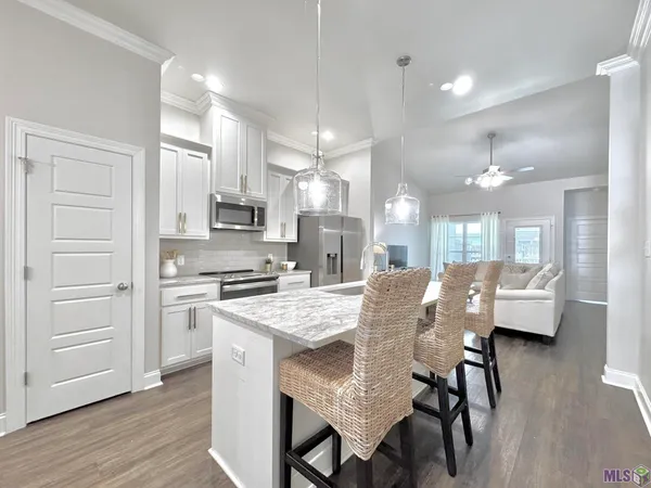 $2,400 | 8149 Village Lake Avenue, Baton Rouge, LA 70820