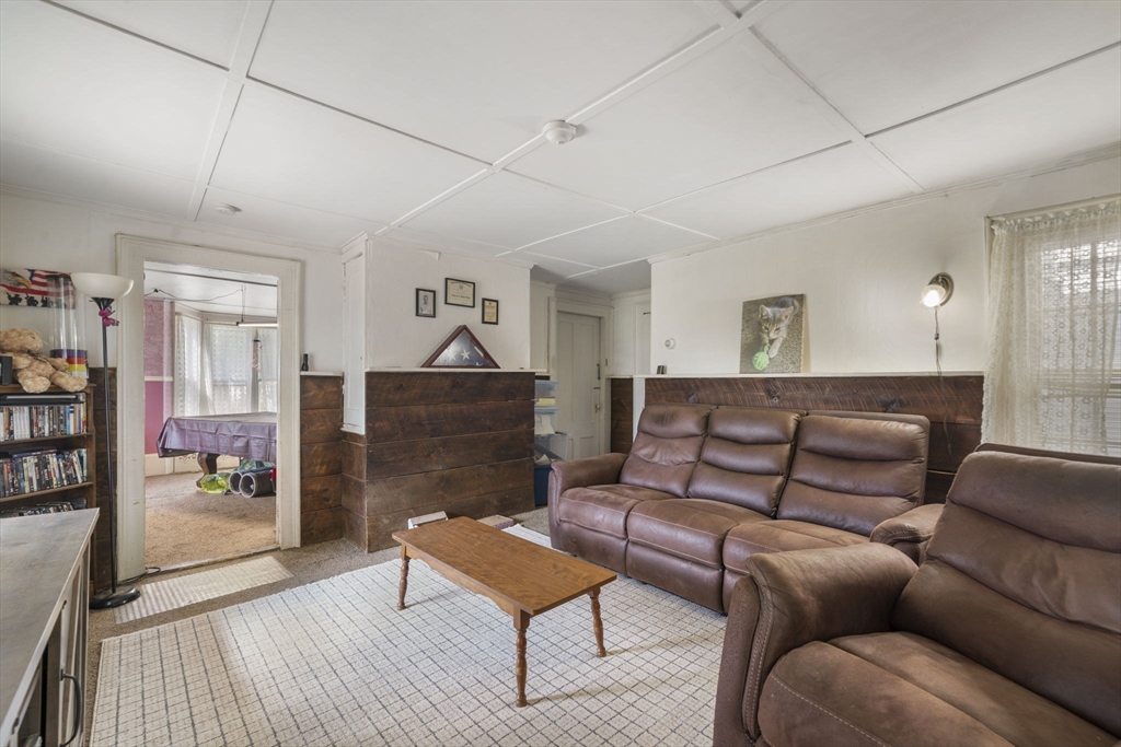 17-19 Whitehall Road Amesbury, MA 01913 - Photo 12 of 26 Gallery Image 12
