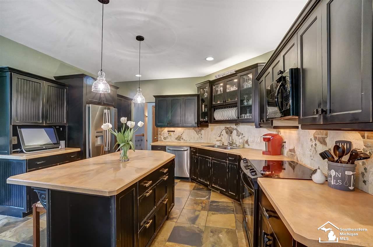 6475 Douglas Road Lambertville, MI 48144 - Photo 12 of 39 Kitchen