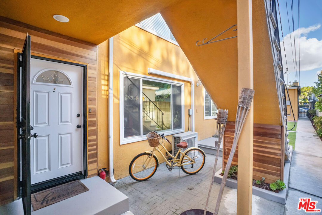 1844 18th Street, Unit A Santa Monica, CA 90404 - Photo 2 of 11 a view of a storage & utility room