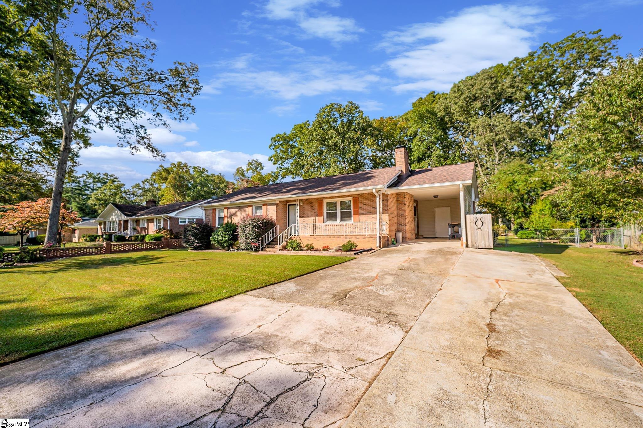 12 State Rd S-23-591 Greenville, SC 29617 - Photo 4 of 36 Gallery Image 4
