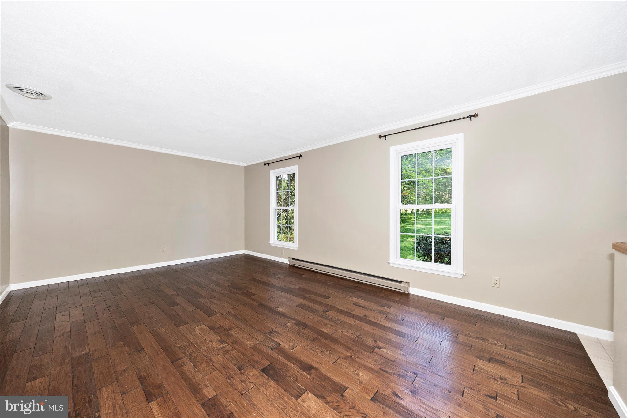 10901 Hopewell Road Hagerstown, MD 21740 - Photo 6 of 65 Living Room