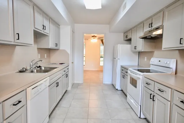 $175,000 | 6331 Creekbend Drive, Unit 88, Houston, TX 77096