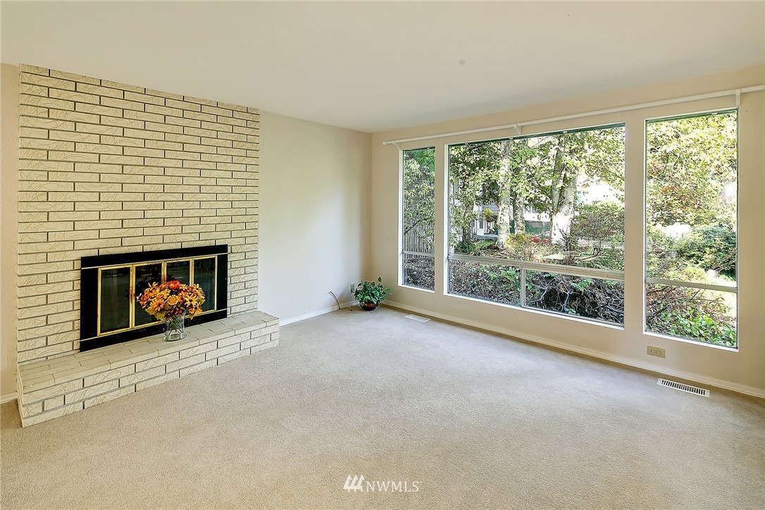 208 215th Street Southeast Bothell, WA 98021 - Photo 2 of 19
