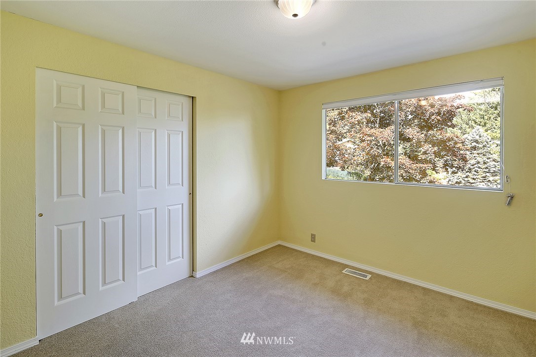 208 215th Street Southeast Bothell, WA 98021 - Photo 11 of 19