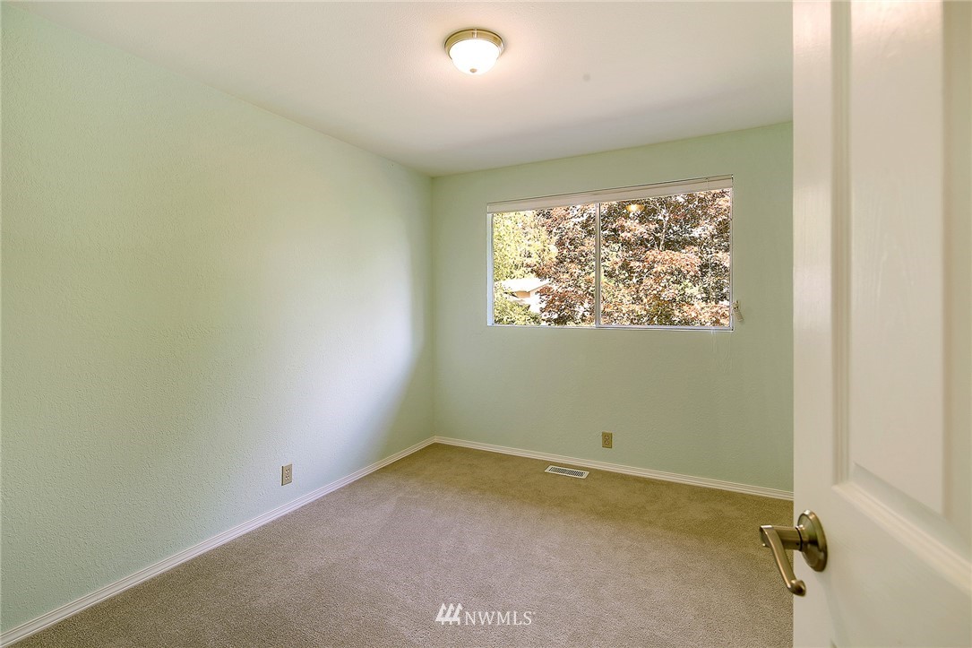 208 215th Street Southeast Bothell, WA 98021 - Photo 12 of 19
