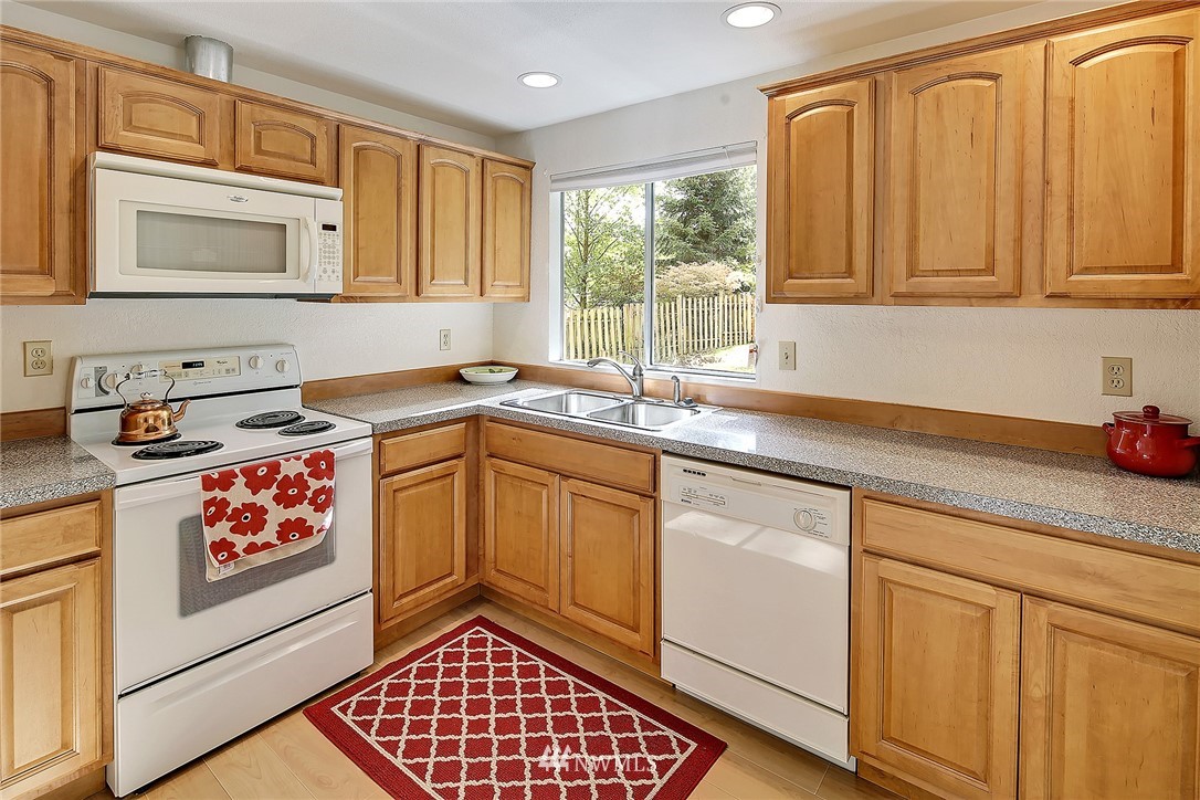 208 215th Street Southeast Bothell, WA 98021 - Photo 6 of 19
