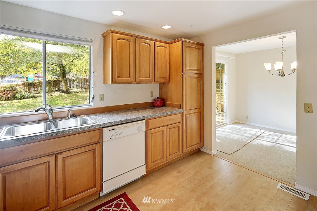 208 215th Street Southeast Bothell, WA 98021 - Photo 7 of 19