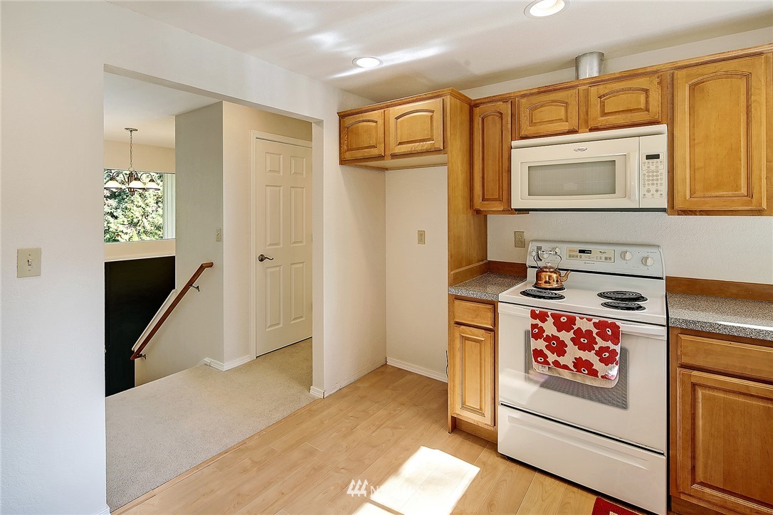 208 215th Street Southeast Bothell, WA 98021 - Photo 8 of 19