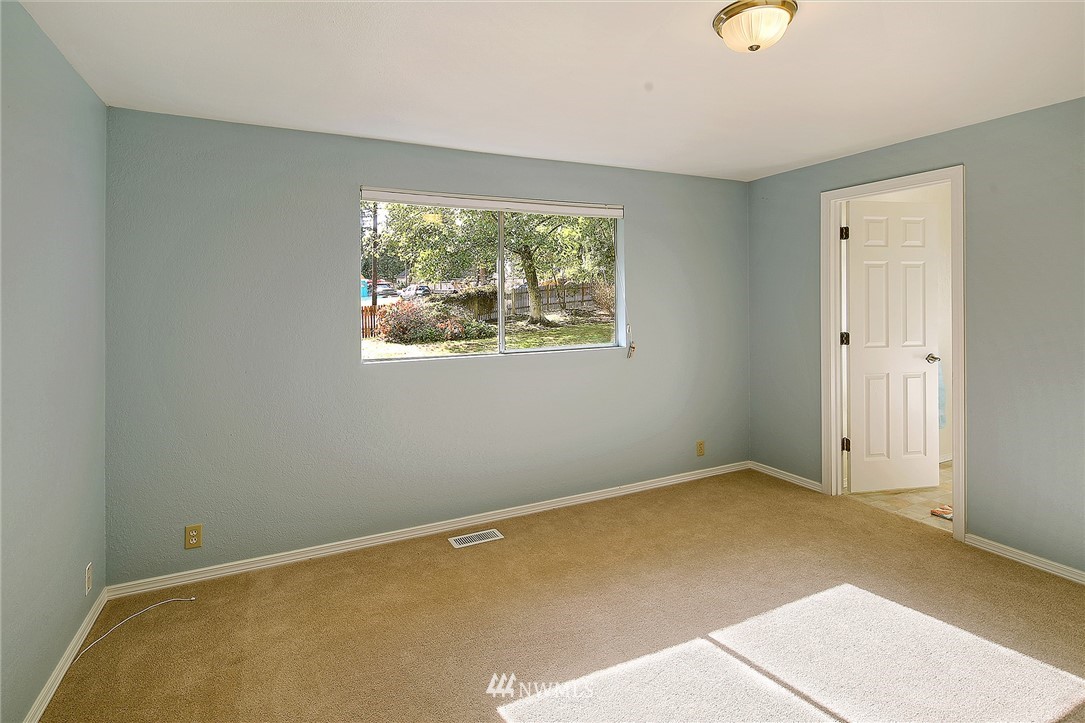 208 215th Street Southeast Bothell, WA 98021 - Photo 9 of 19