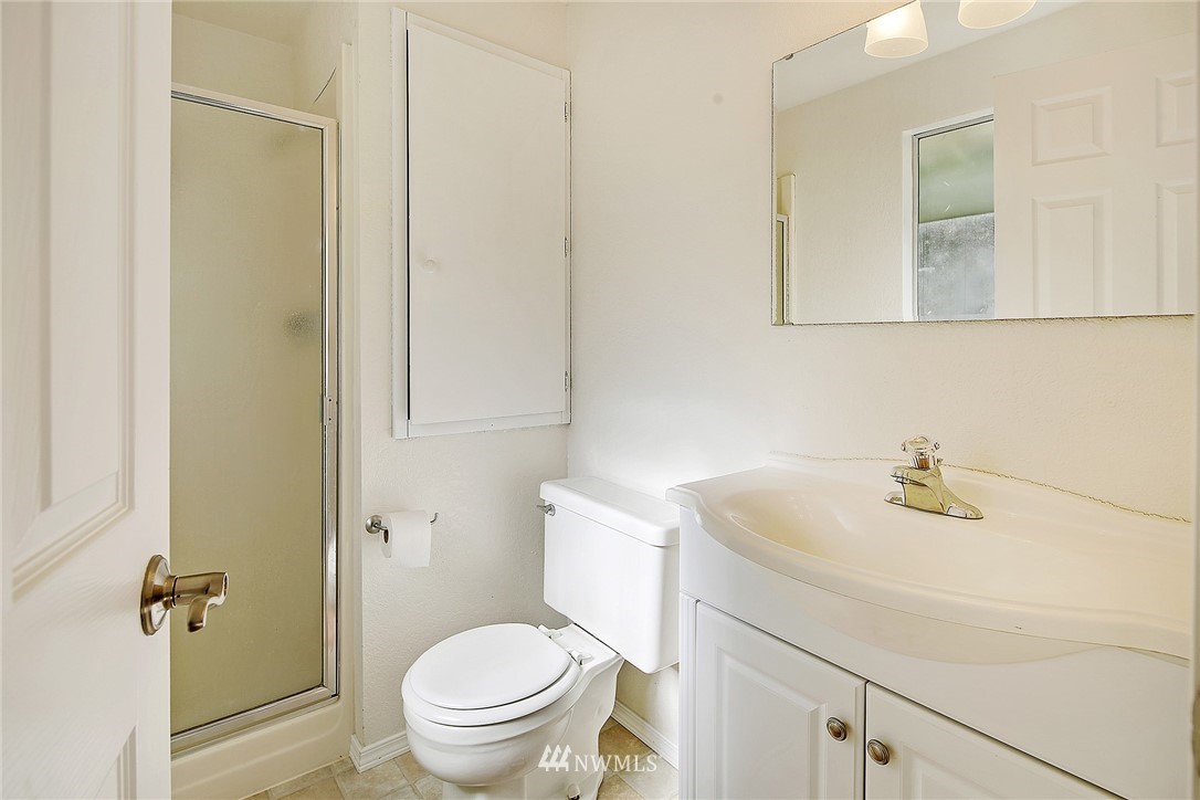 208 215th Street Southeast Bothell, WA 98021 - Photo 10 of 19