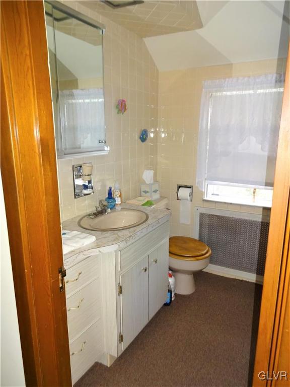 646 Blue Ridge Avenue Bangor, PA 18013 - Photo 30 of 43 Full Bath 2nd floor