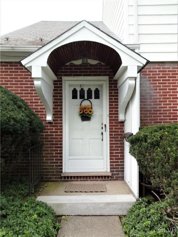 646 Blue Ridge Avenue Bangor, PA 18013 - Photo 10 of 43 Come on in!
