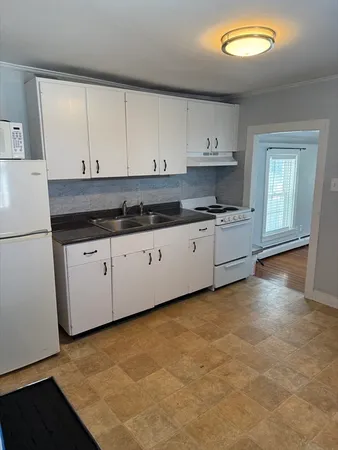 $1,750 | 198 South Main Street, Unit 2W, Acushnet, MA 02743