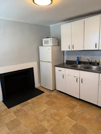 $1,750 | 198 South Main Street, Unit 2W, Acushnet, MA 02743