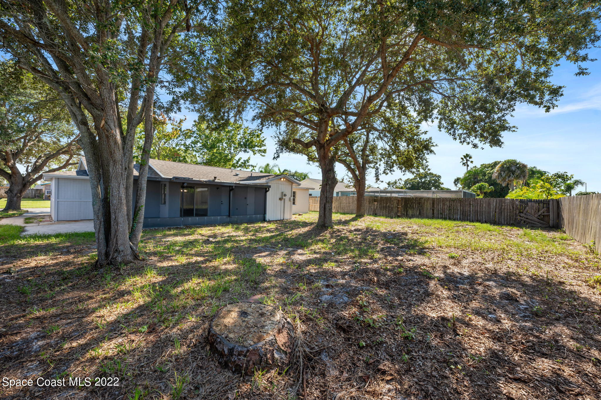 2856 Lancaster Road Melbourne, FL 32935 - Photo 21 of 22 a backyard of a house with lots of green space