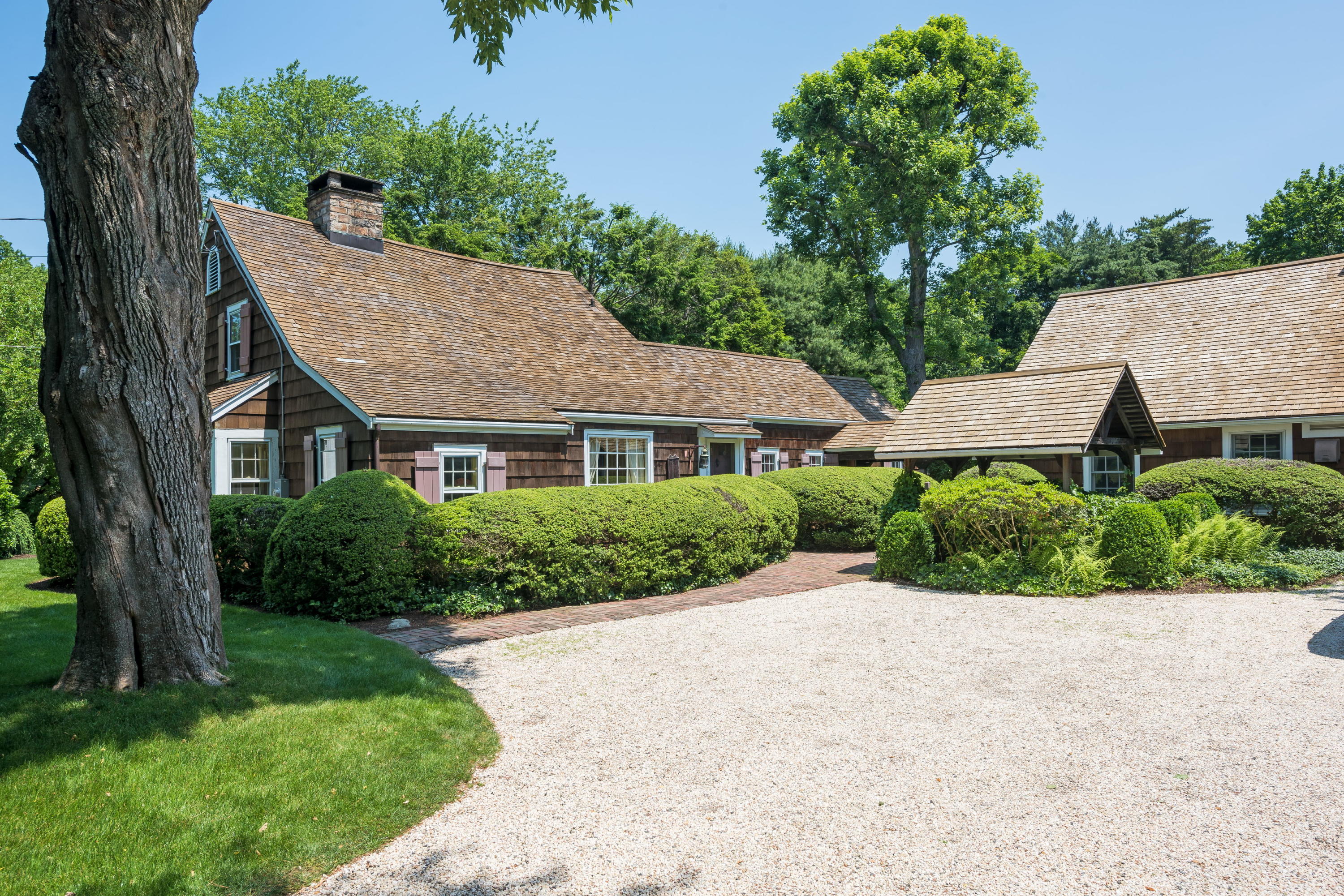 258 Hollow Tree Ridge Road Darien, CT 06820 - Photo 2 of 28