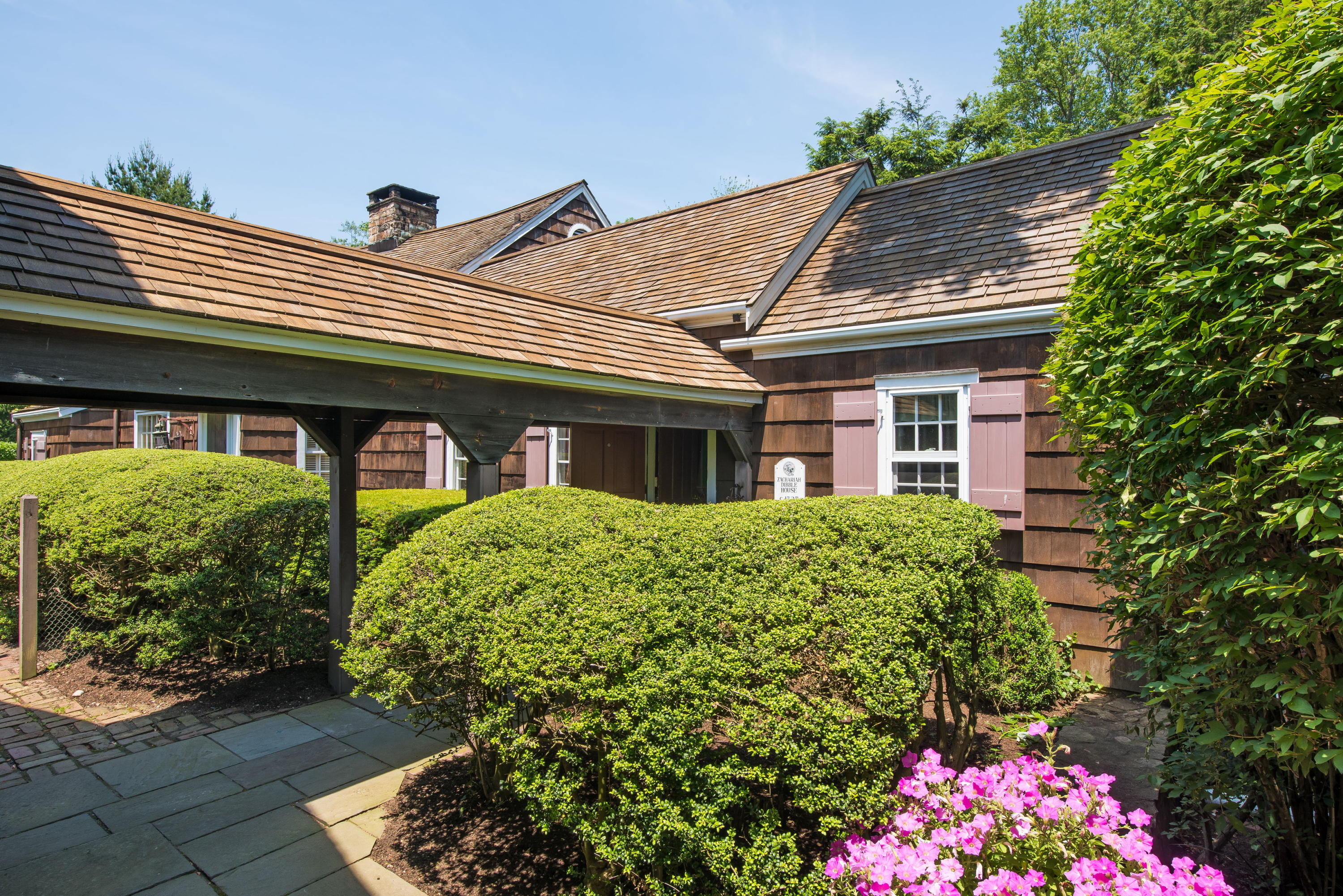 258 Hollow Tree Ridge Road Darien, CT 06820 - Photo 4 of 28 a front view of a house with garden