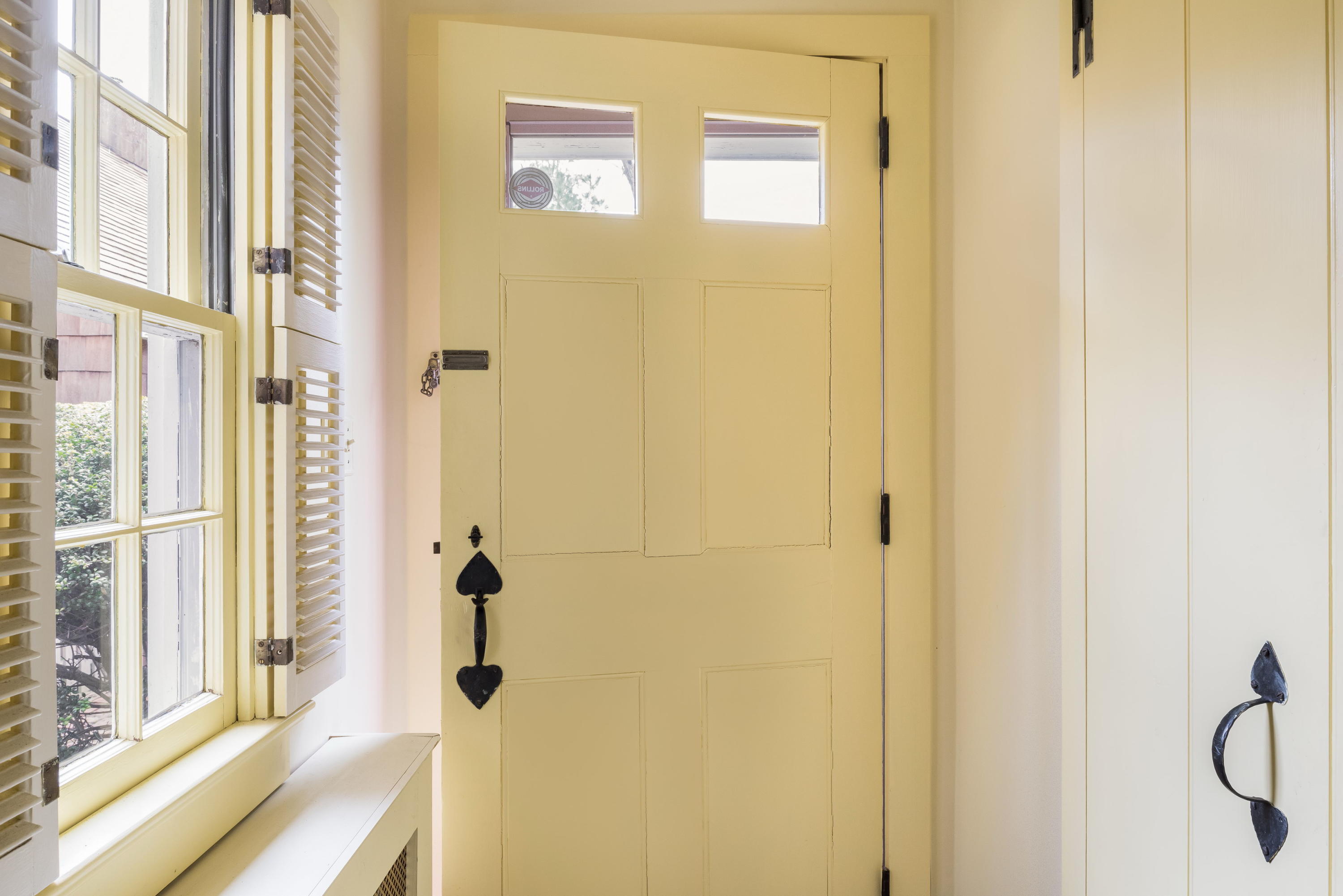 258 Hollow Tree Ridge Road Darien, CT 06820 - Photo 6 of 28 a bathroom with a shower