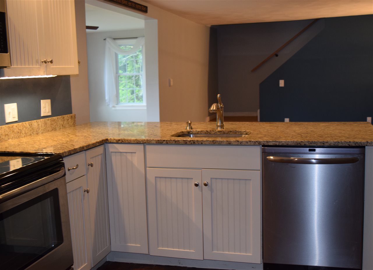 33 Horace Greeley Road Amherst, NH 03031 - Photo 3 of 31
