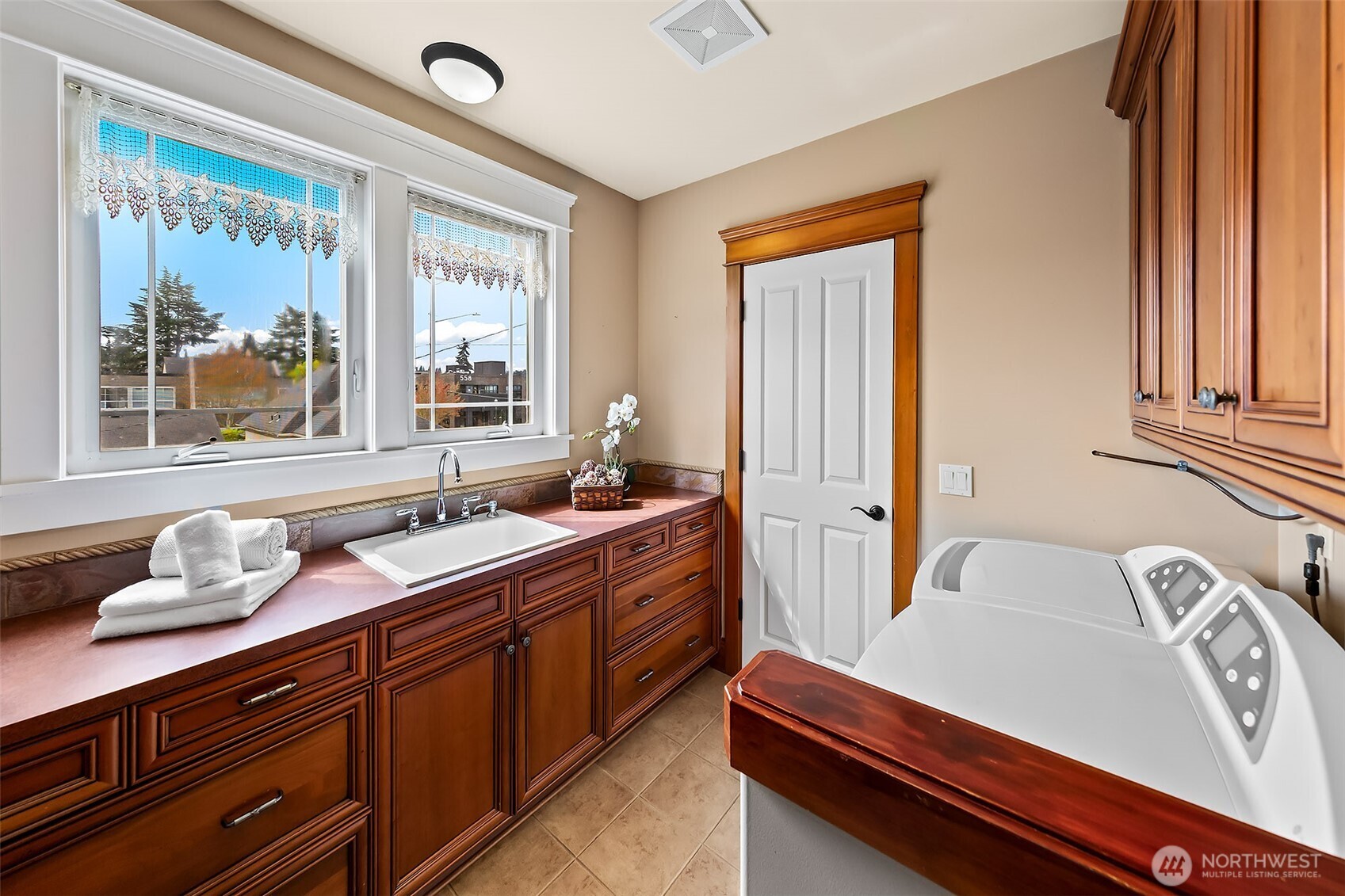 600 Bell Street, Unit 301 Edmonds, WA 98020 - Photo 25 of 33