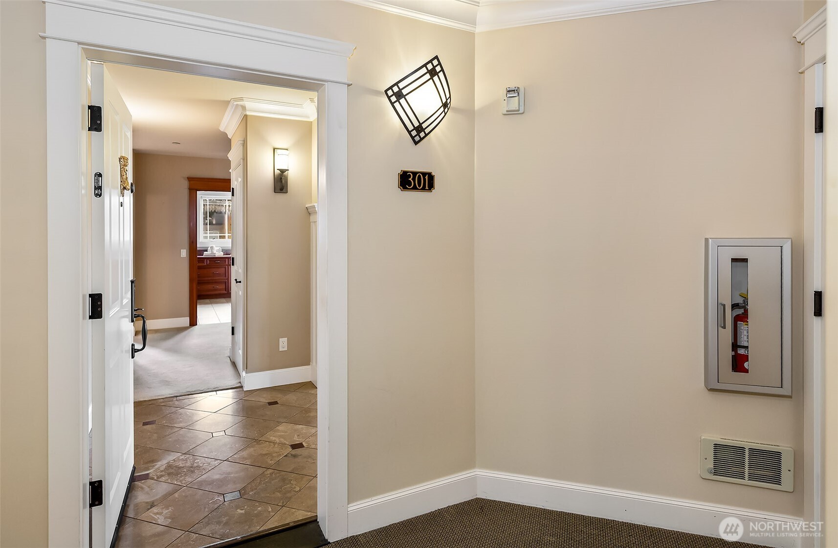 600 Bell Street, Unit 301 Edmonds, WA 98020 - Photo 3 of 33