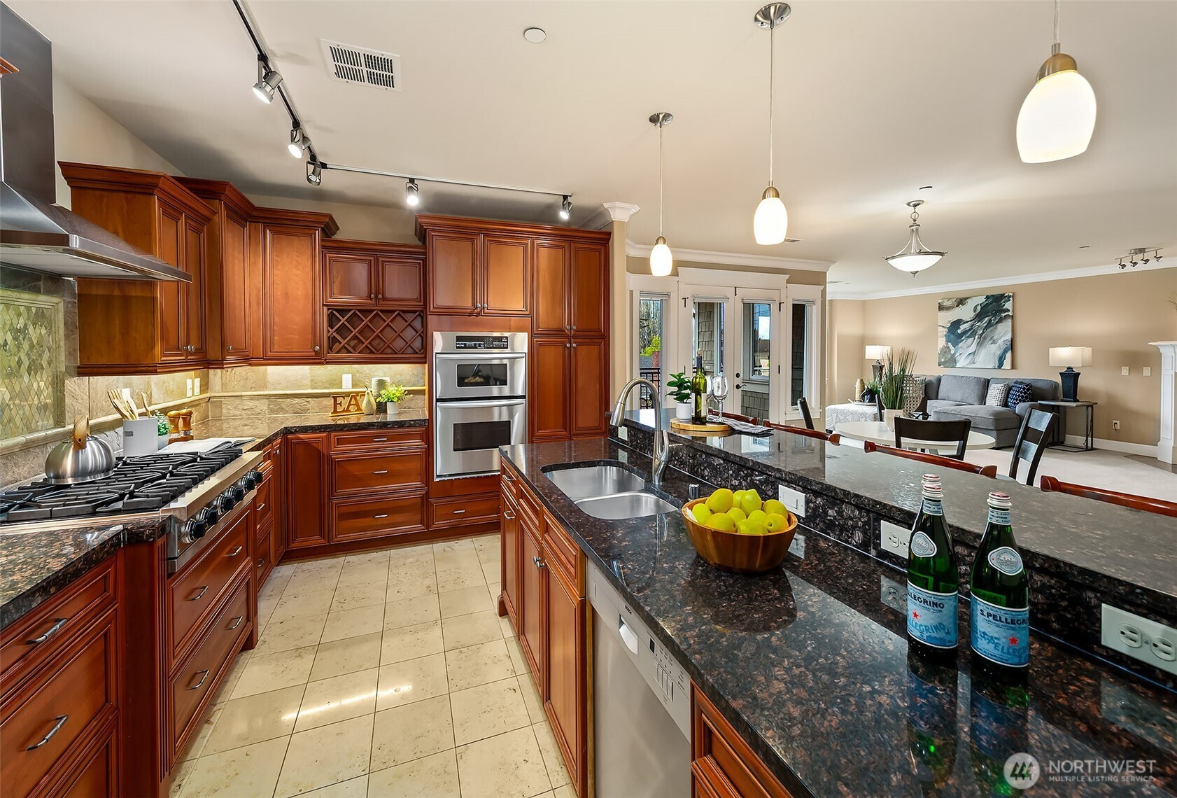 600 Bell Street, Unit 301 Edmonds, WA 98020 - Photo 9 of 33