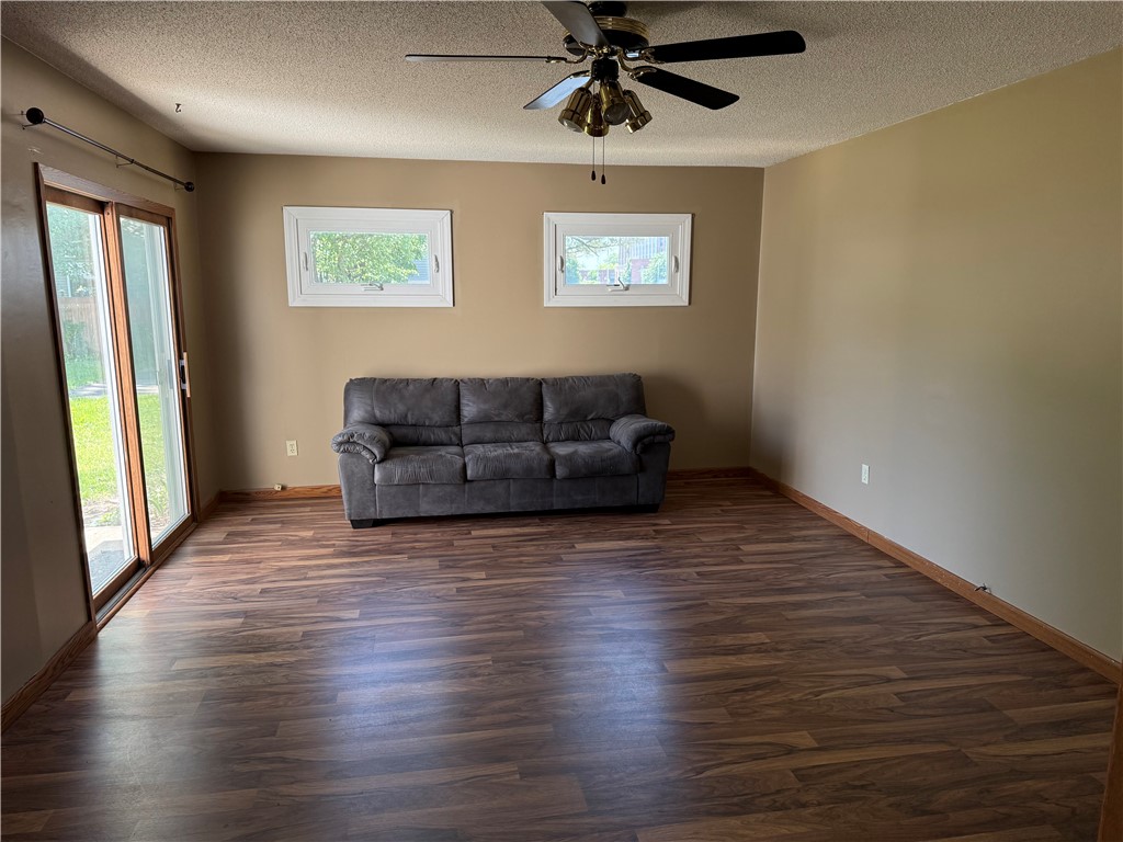 513 Indiana Avenue Effingham, IL 62401 - Photo 11 of 22 Family Room