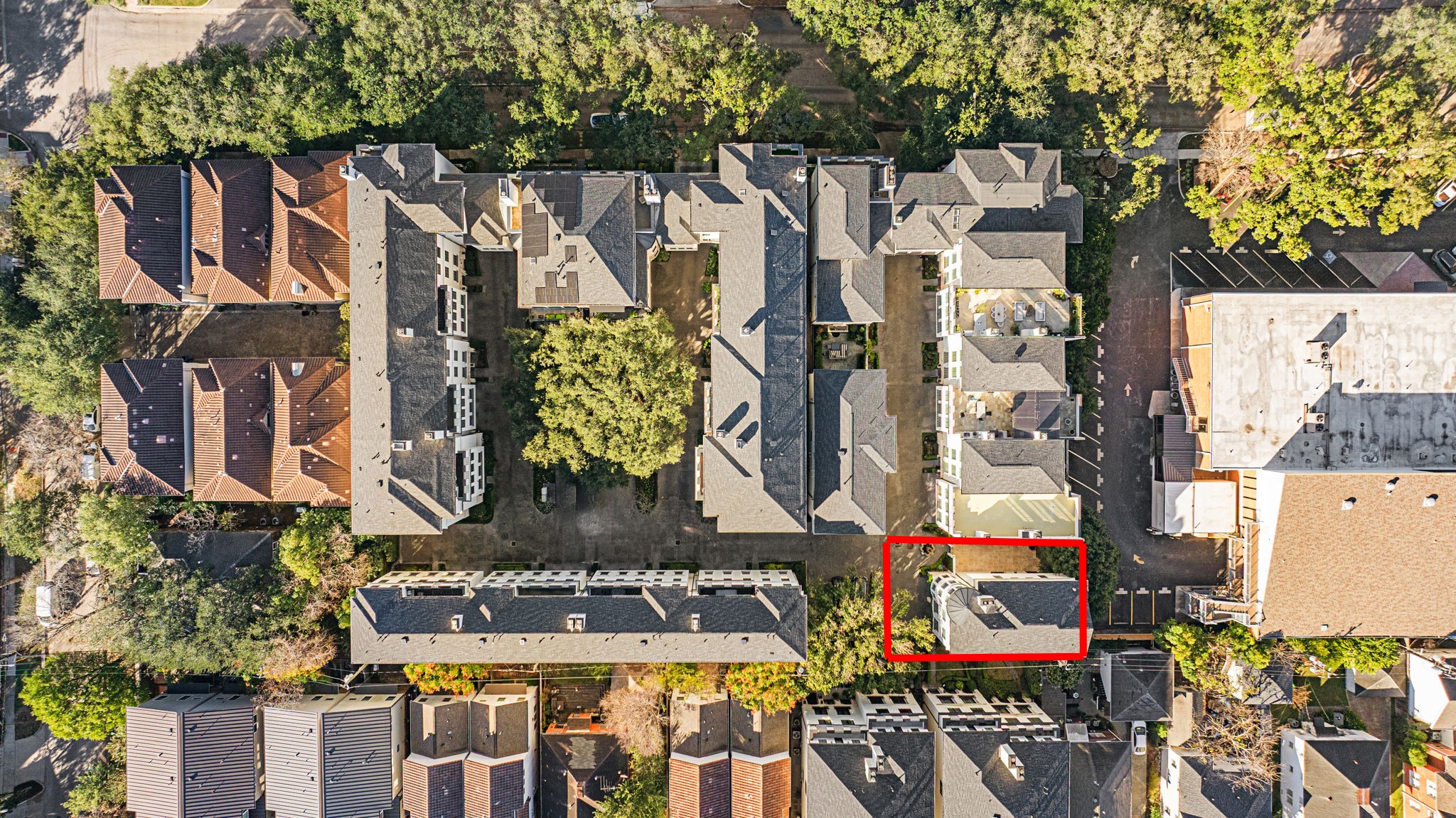 1723 Sunset Boulevard Houston, TX 77005 - Photo 49 of 50 The community layout is thoughtfully planned with one entrance, two exits, and six off street guest parking spots. What a beautifully secluded, private area to call home.