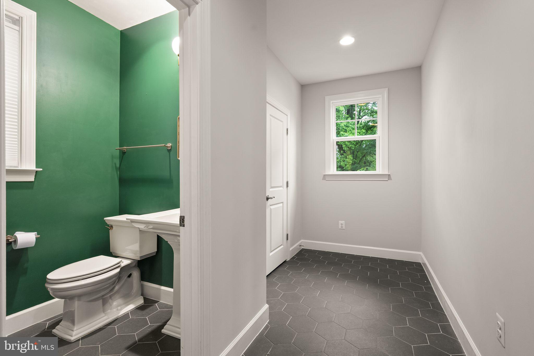 7101 27th Road North Arlington, VA 22213 - Photo 24 of 51 Mudroom with powder room
