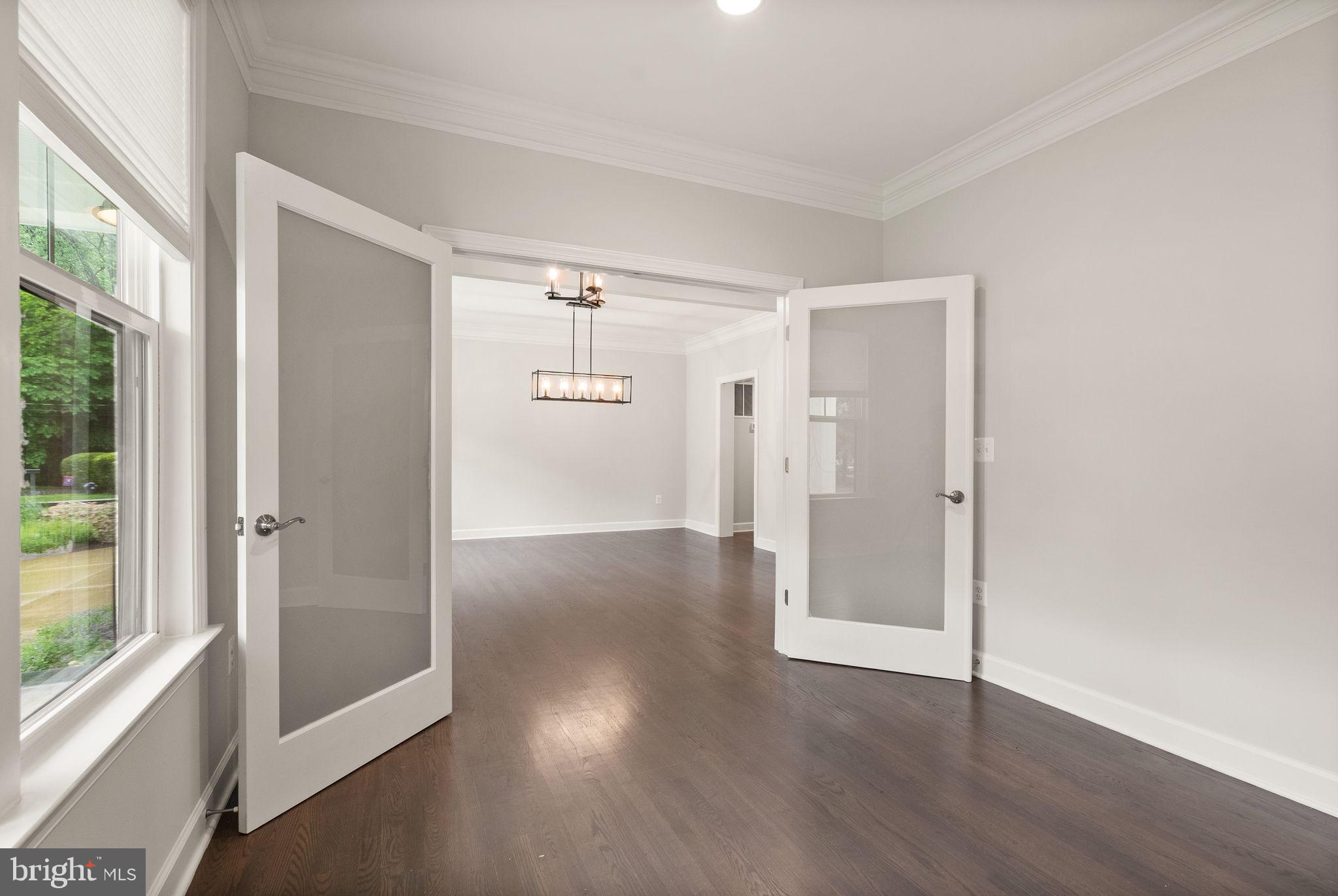 7101 27th Road North Arlington, VA 22213 - Photo 8 of 51 Private office off foyer