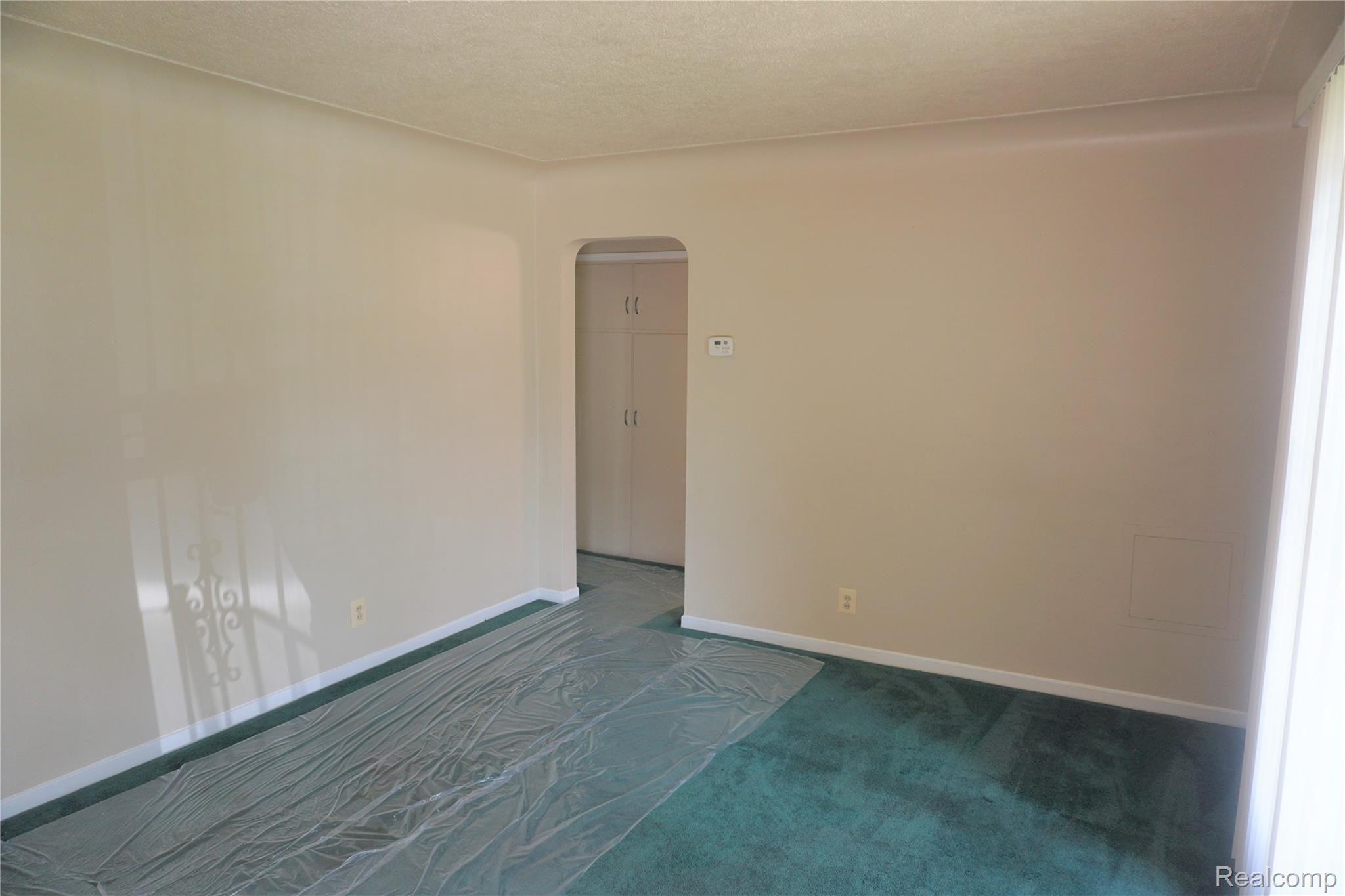 3-Entry room.JPG