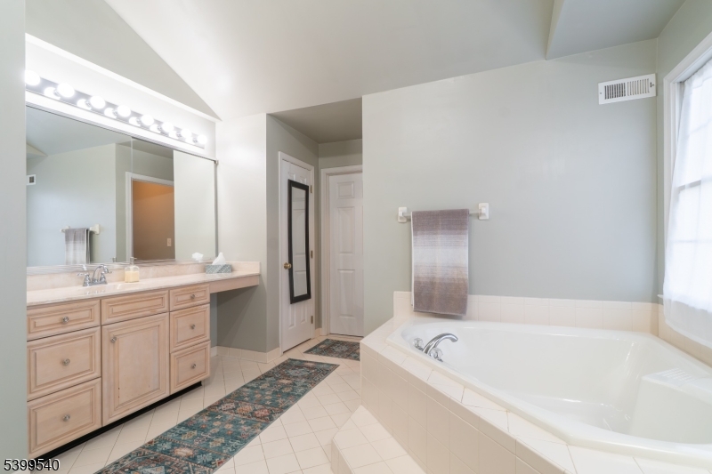 20 Riddle Court Asbury, NJ 08802 - Photo 24 of 31