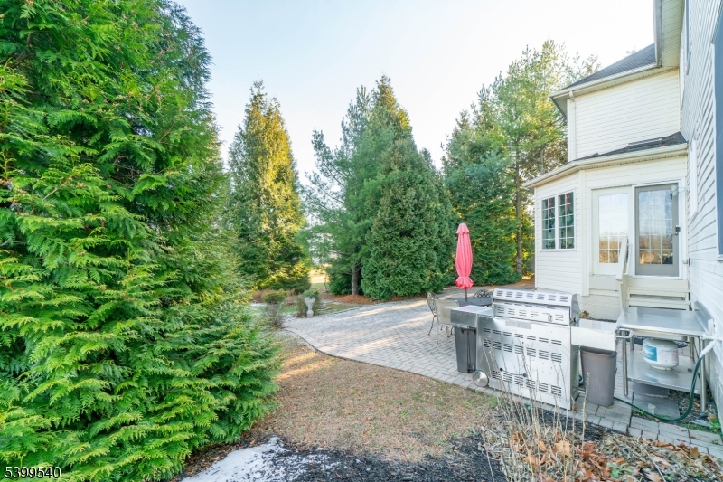 20 Riddle Court Asbury, NJ 08802 - Photo 3 of 31