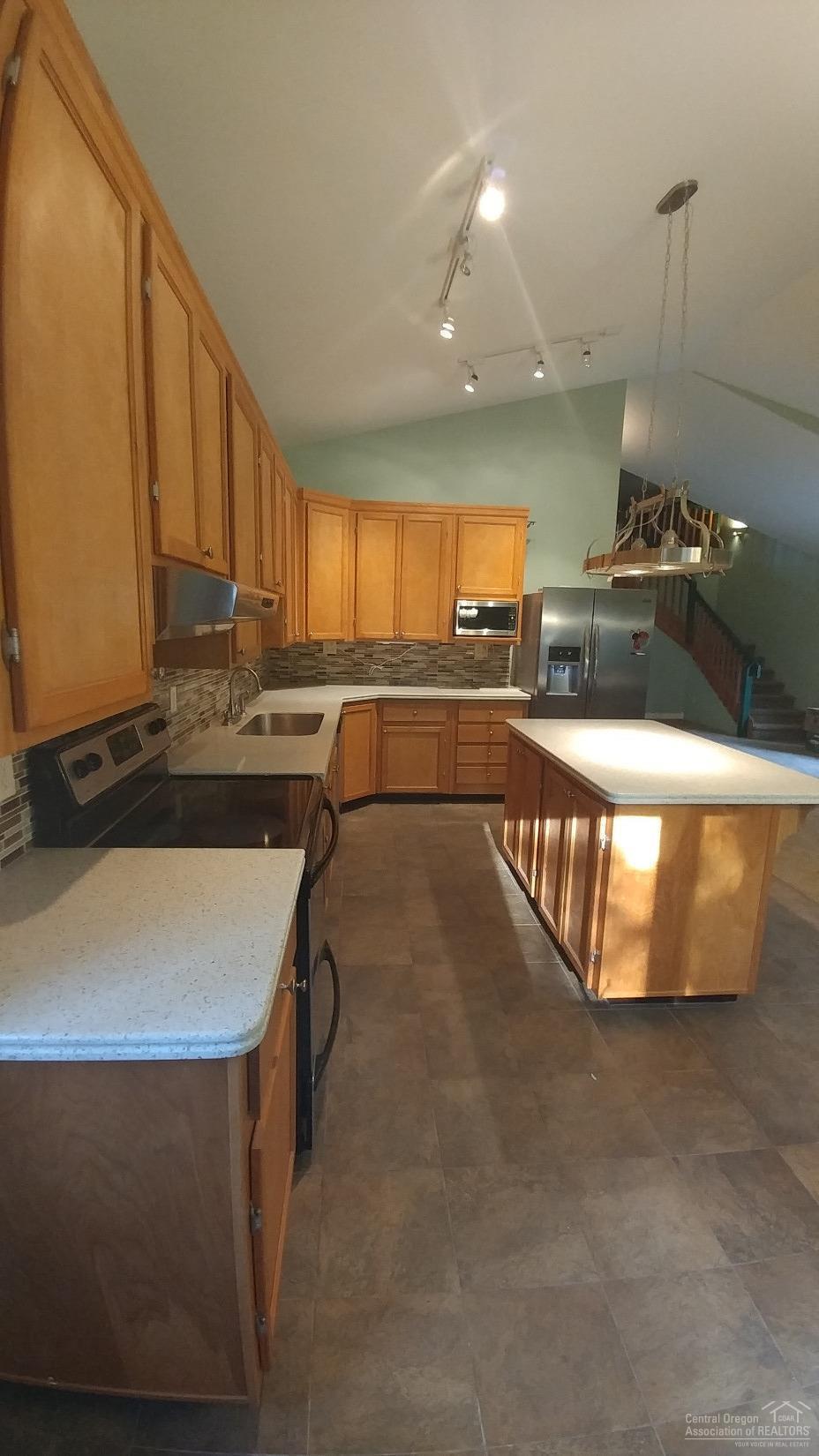 151856 Conestoga Road La Pine, OR 97739 - Photo 6 of 24 Counter space for all your Holiday cooki