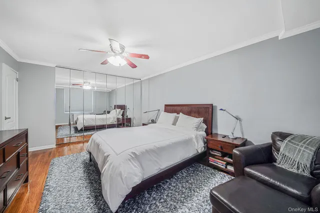 a view of empty room with window