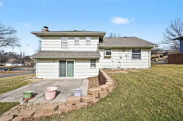 $340,000 | 301 East 107th Terrace, Kansas City, MO 64114