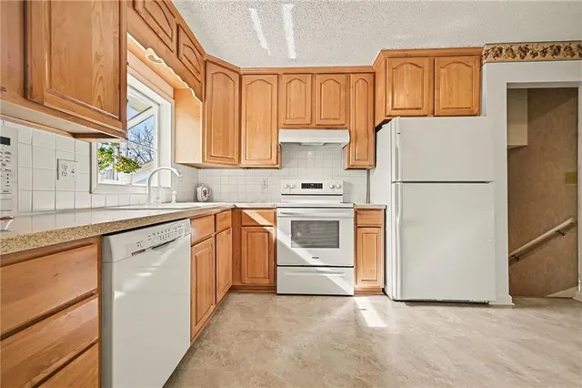 $340,000 | 301 East 107th Terrace, Kansas City, MO 64114