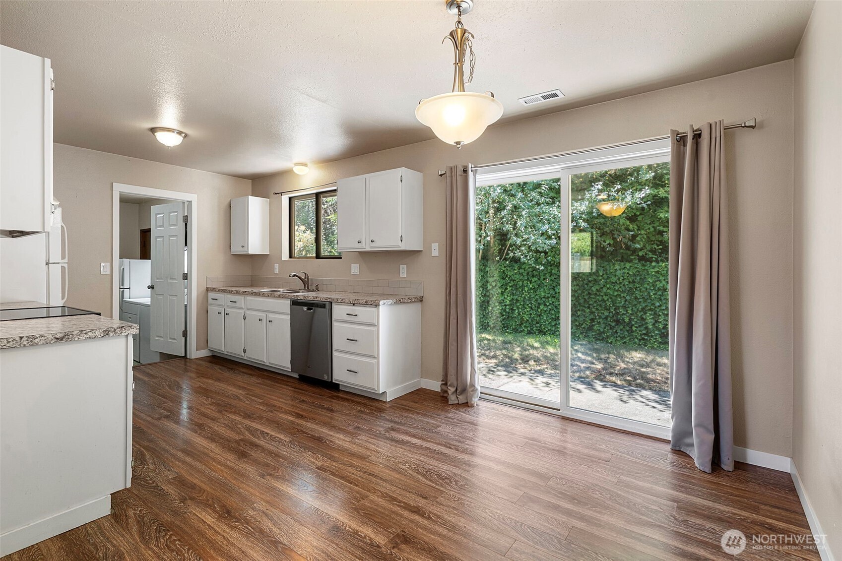 4708 Alameda Avenue West University Place, WA 98466 - Photo 5 of 22 Gallery Image 5