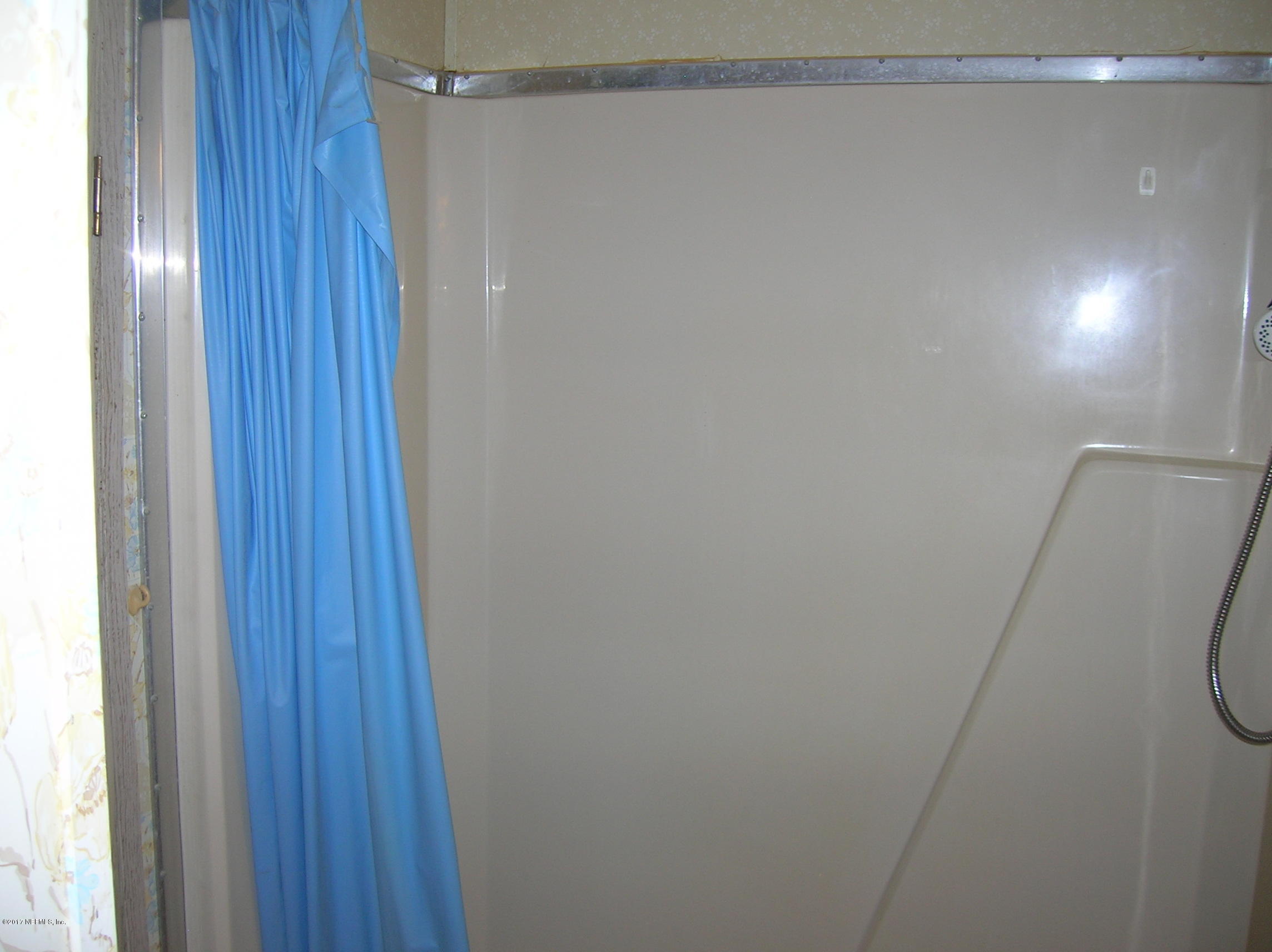 278 Union Camp Road Crescent City, FL 32112 - Photo 23 of 46 Guest Bathtub