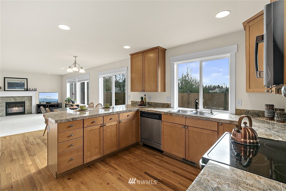 8216 234th Street Southwest Edmonds, WA 98026 - Photo 8 of 32 Gallery Image 8