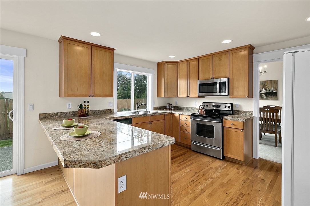 8216 234th Street Southwest Edmonds, WA 98026 - Photo 9 of 32 Gallery Image 9