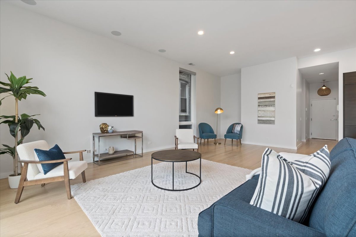 2028 West Division Street, Unit 202 Chicago, IL 60622 - Photo 6 of 32