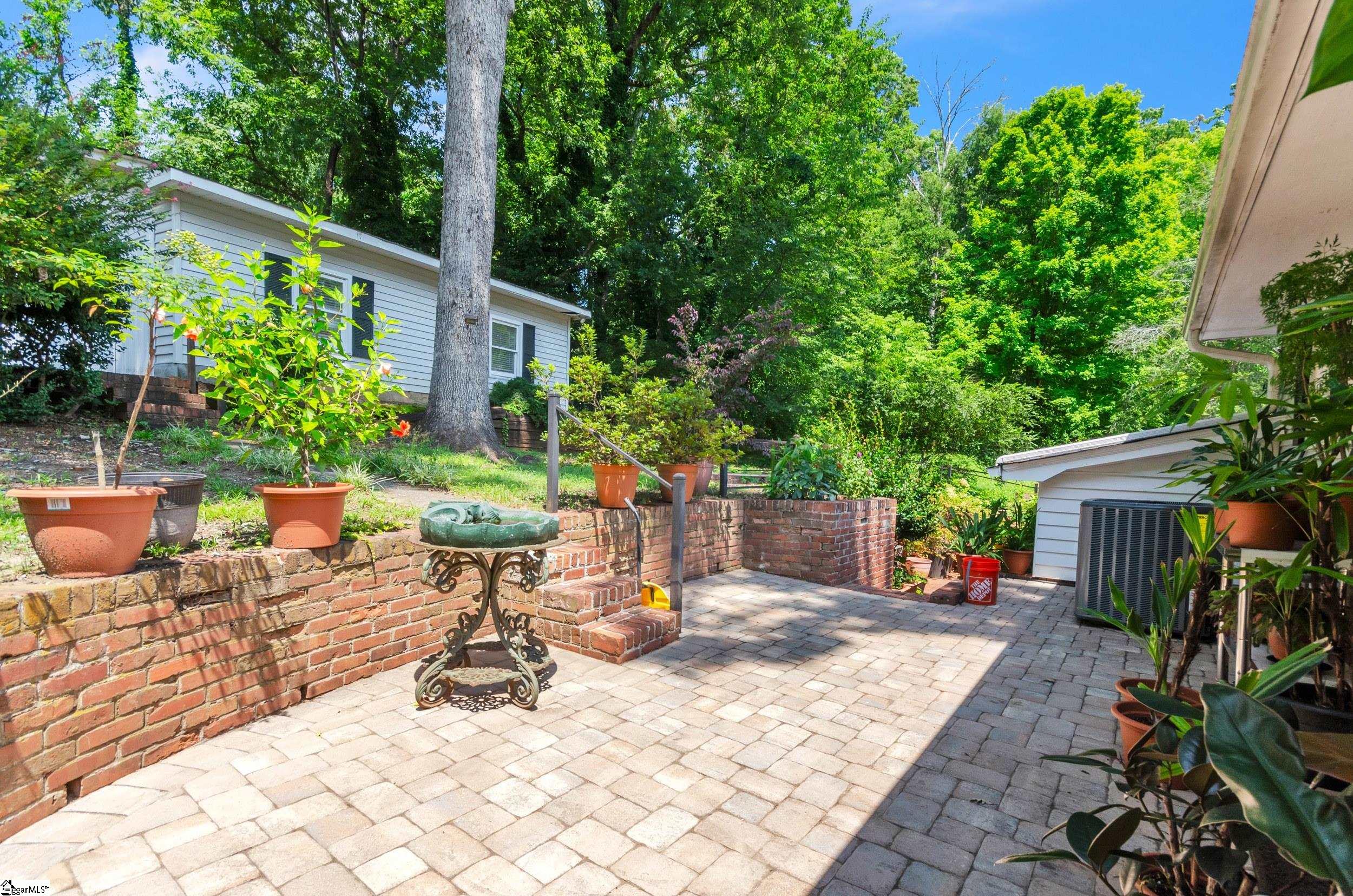 1009 Edwards Road Greenville, SC 29615 - Photo 13 of 36