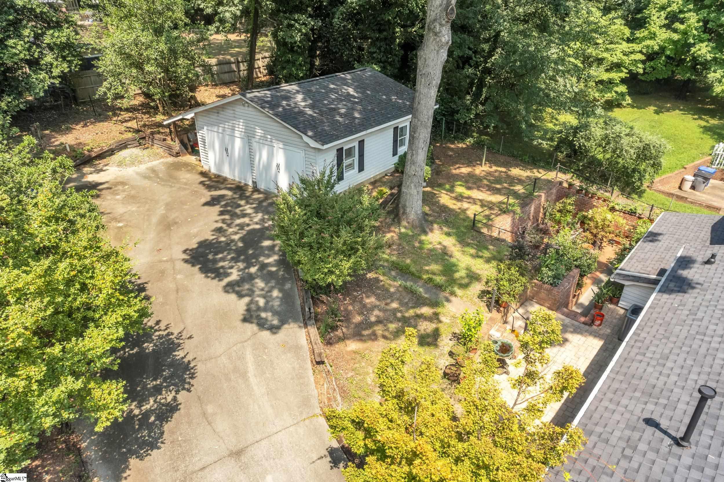 1009 Edwards Road Greenville, SC 29615 - Photo 15 of 36