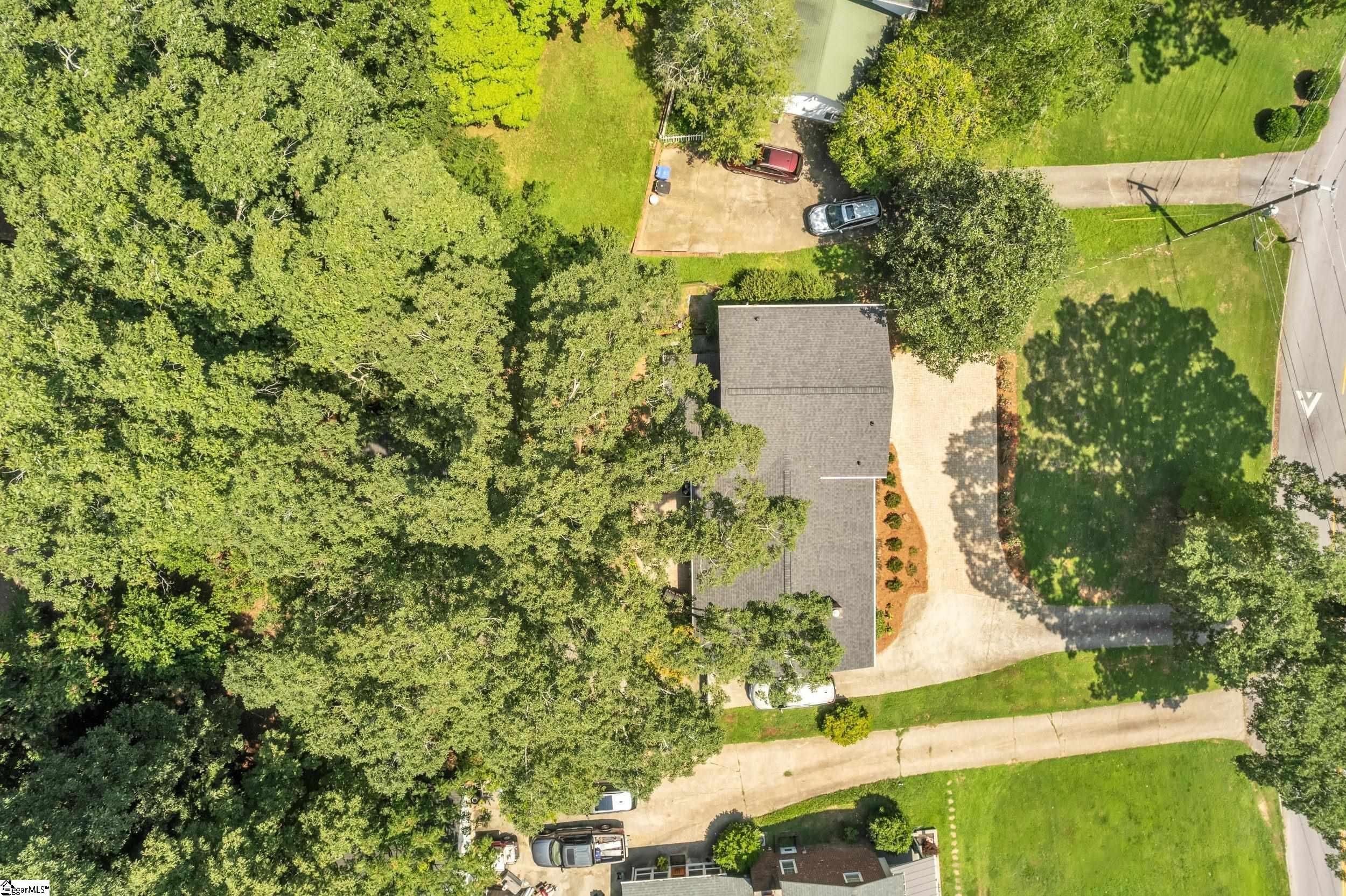 1009 Edwards Road Greenville, SC 29615 - Photo 17 of 36