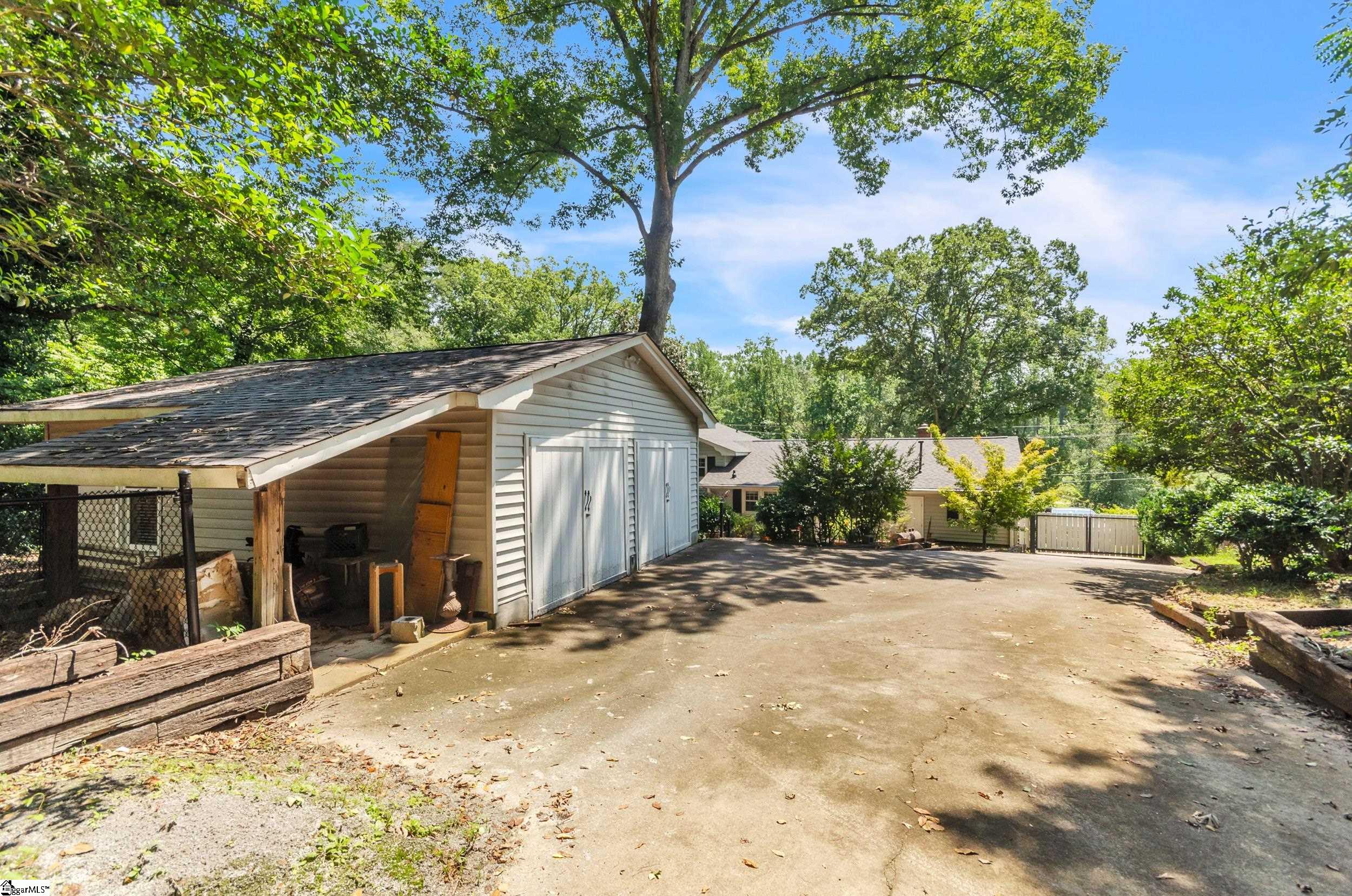 1009 Edwards Road Greenville, SC 29615 - Photo 29 of 36