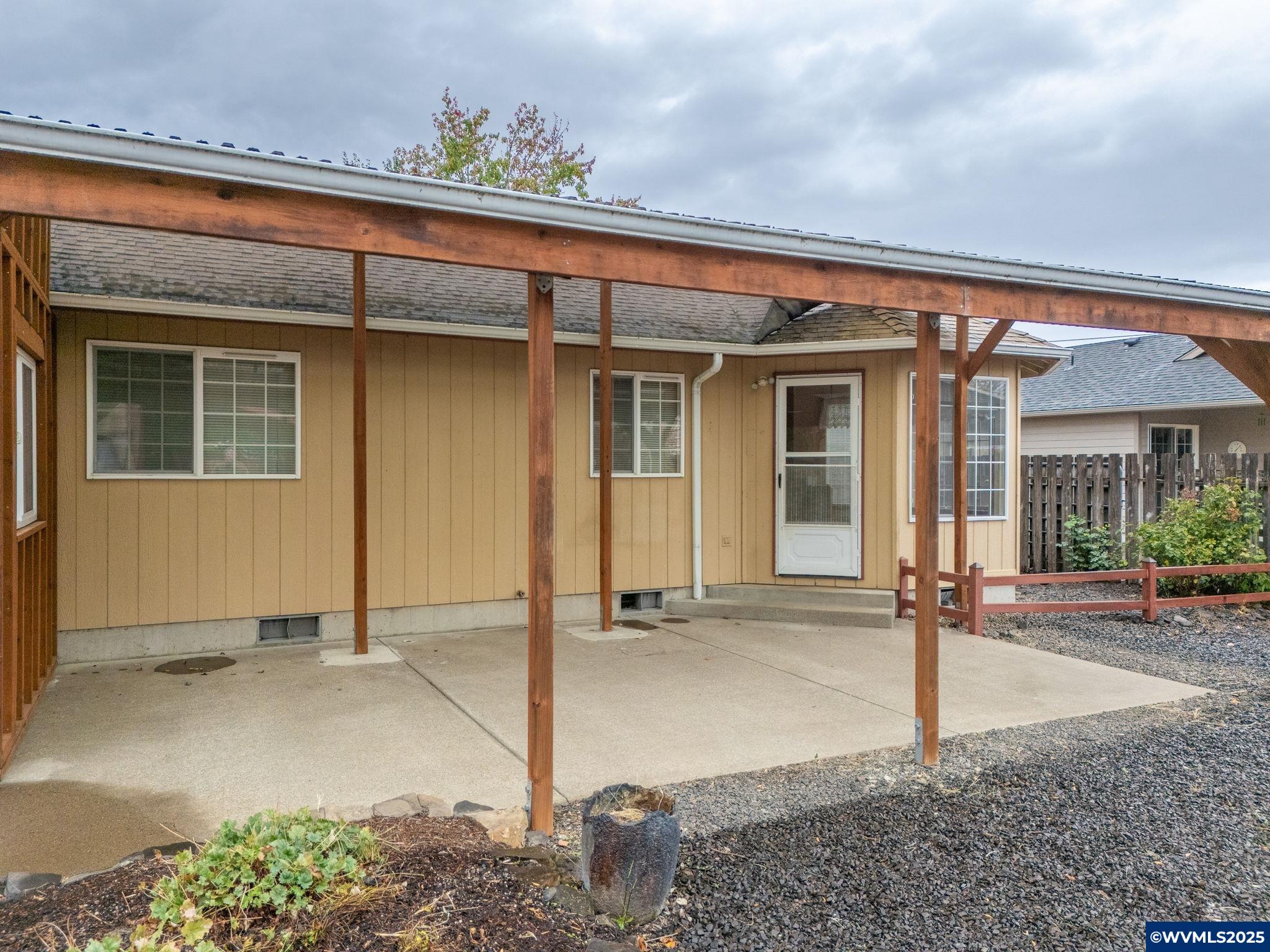 2671 Stoltz Hill Road Lebanon, OR 97355 - Photo 9 of 49 Gallery Image 9