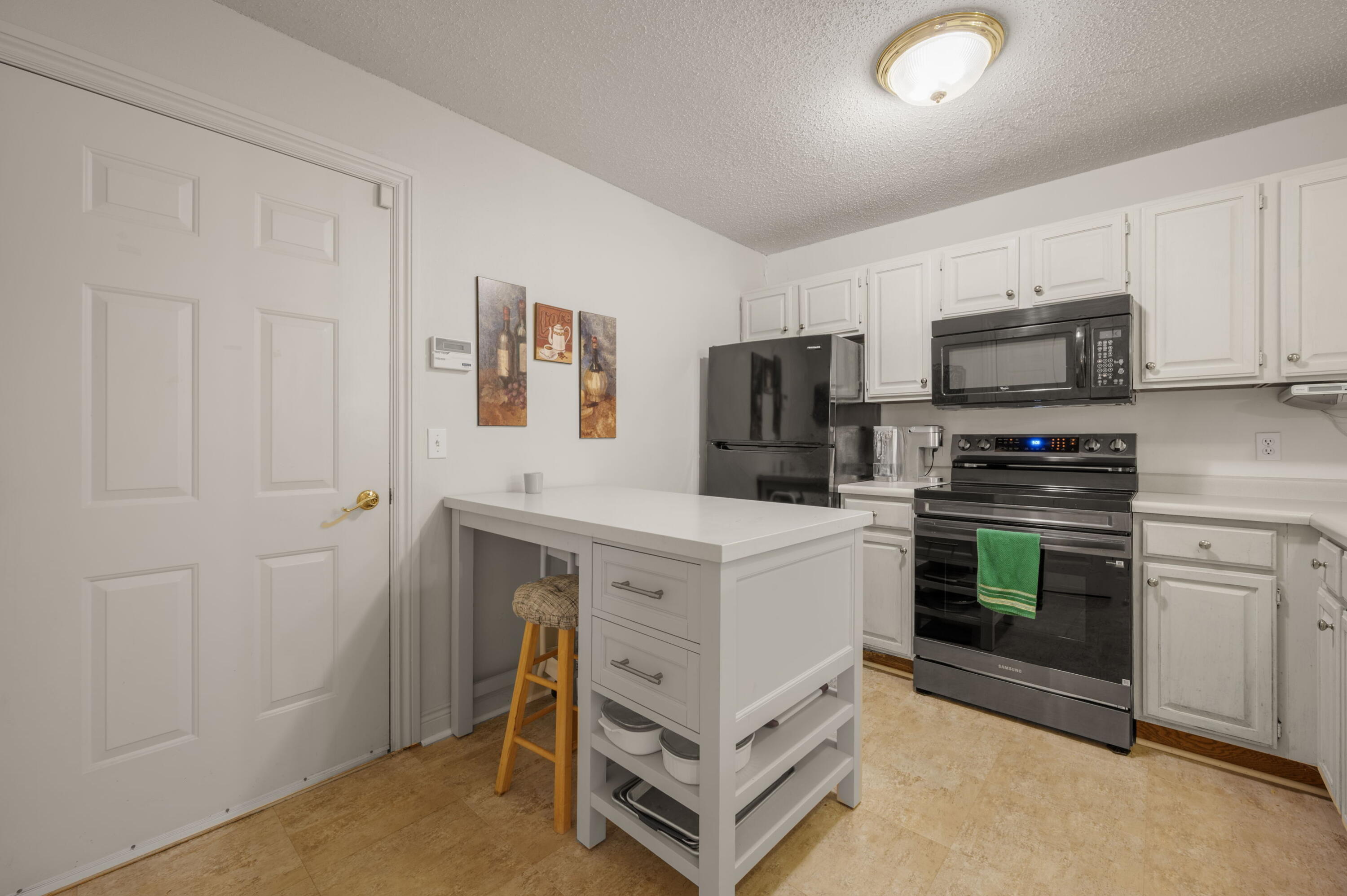 590 Pewaukee Road, Unit C Pewaukee, WI 53072 - Photo 8 of 21 newer appliances